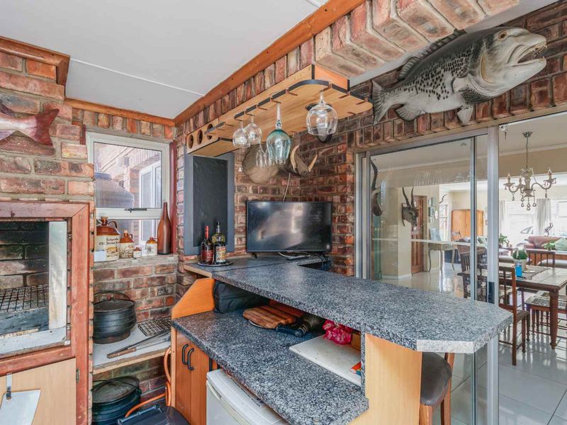 Spacious Family Home for Sale in Colchester - Photo 2