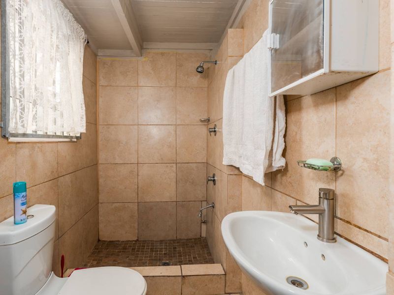 Neat 3-Bedroom Residence Designed for Modern Family Life - Photo 8