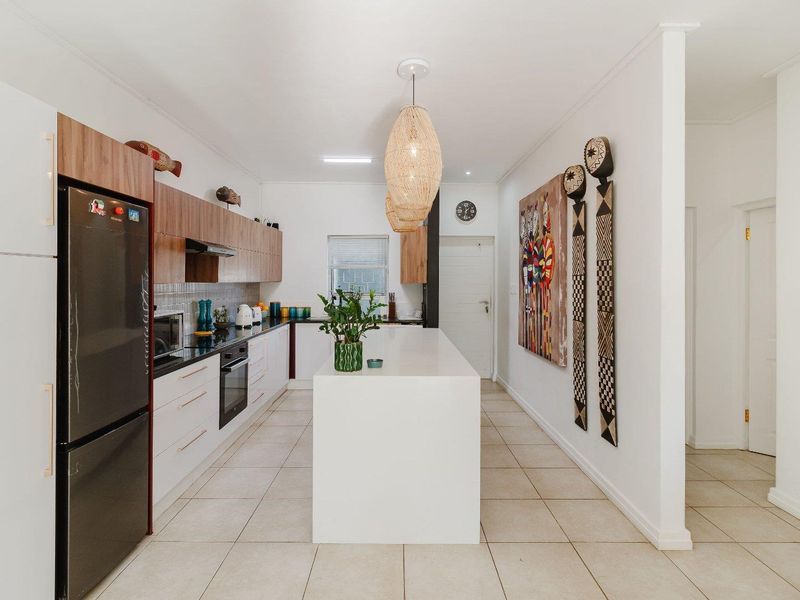 Stylish Living with Airbnb potential in the Sought-after Walmer. - Photo 5