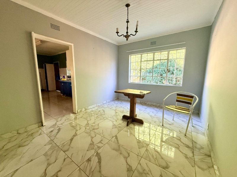 4 Bedroom property with flatlet situated in sought after area. - Photo 8