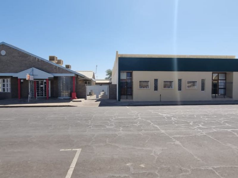 Spacious Warehouse with Office Spaces and Ample Parking: A Prime Investment Opportunity - Photo 4