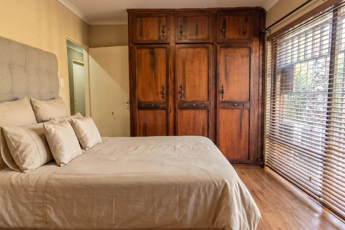 SPACIOUS FAMILY HOME WITH FLAT IN THE NORTH - Photo 3