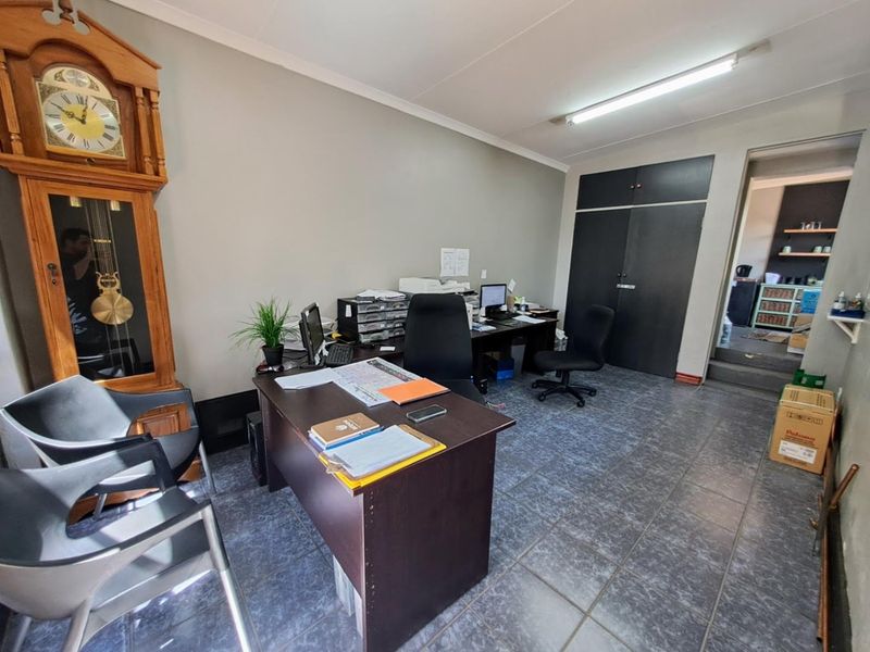 The Ultimate High-Exposure Commercial Property for Your Business - Photo 5