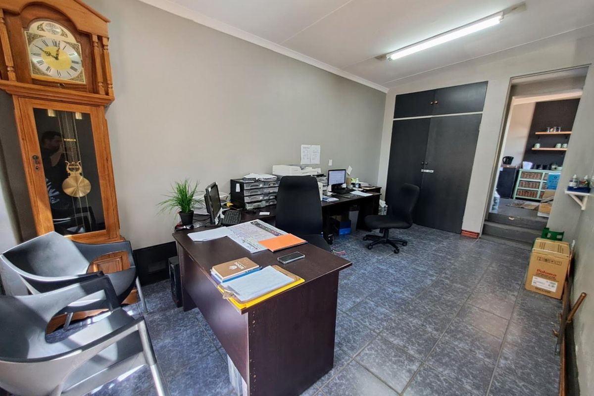 The Ultimate High-Exposure Commercial Property for Your Business - Photo 5