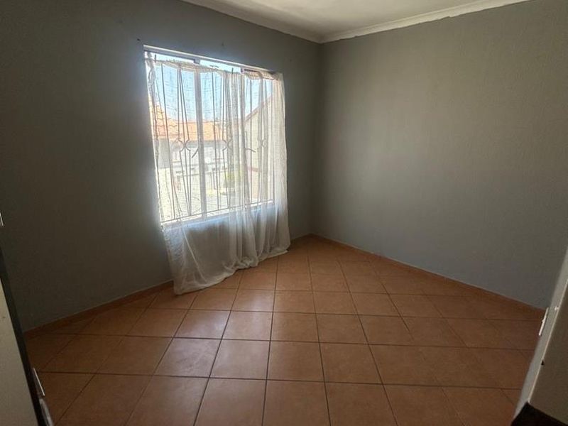 2 Bedroom house in lotus gardens - Photo 9