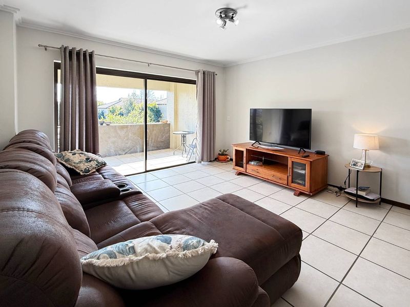 Beautiful 2 Bedroom Apartment in Excellent Estate - Photo 9