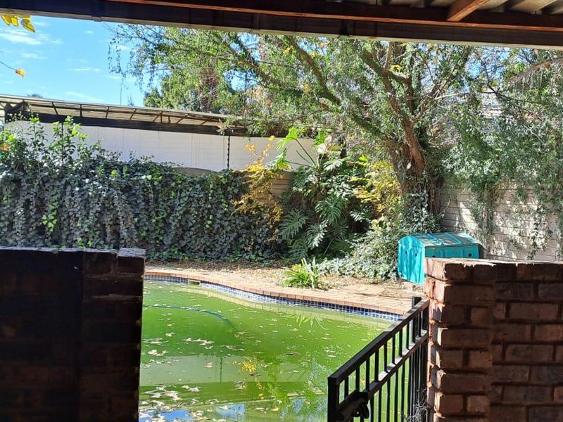 TLC Needed - Photo 5