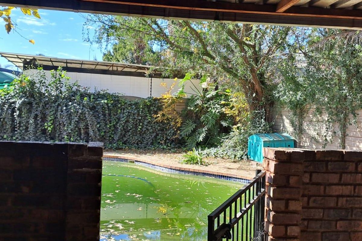 TLC Needed - Photo 5