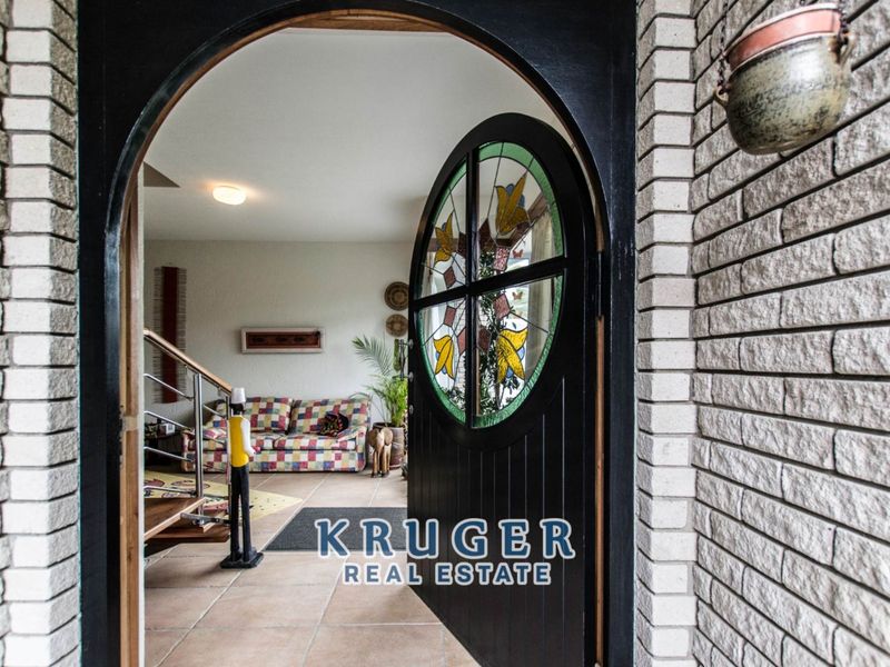 4-BEDROOM DOUBLE STOREY HOUSE WITH SWIMMING POOL - Photo 4