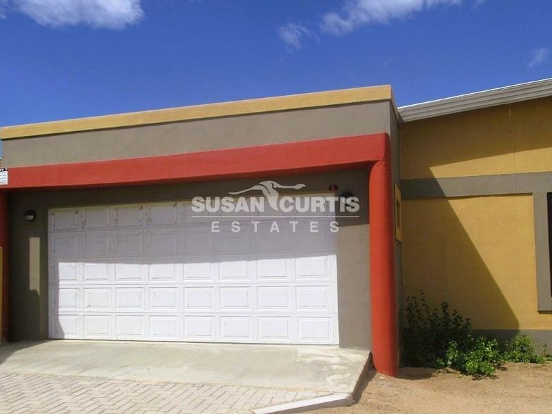 Modern one level family home - Photo 2