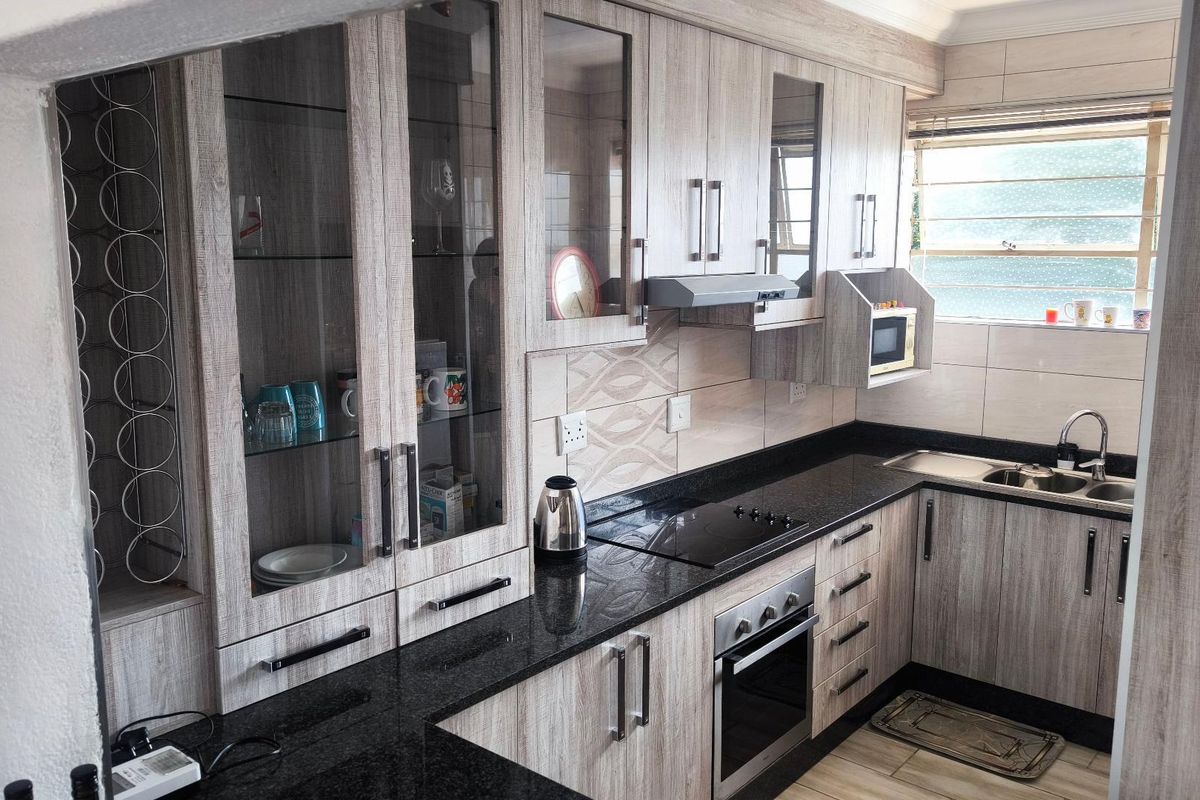 Contemporary Living: Perfect 2-Bed Apartment for You! - Photo 2