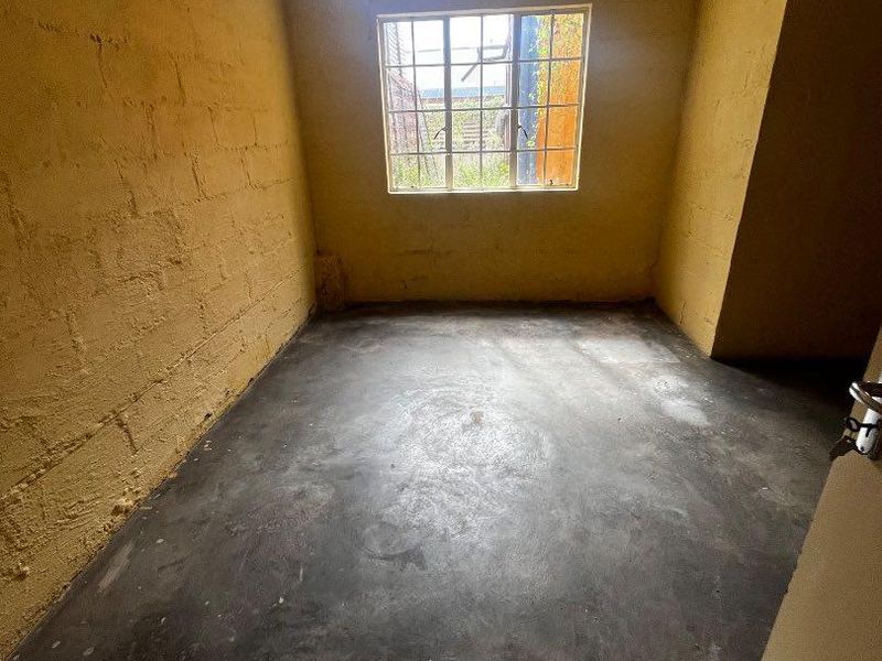 To let warehouse- southern industrial area - Photo 6