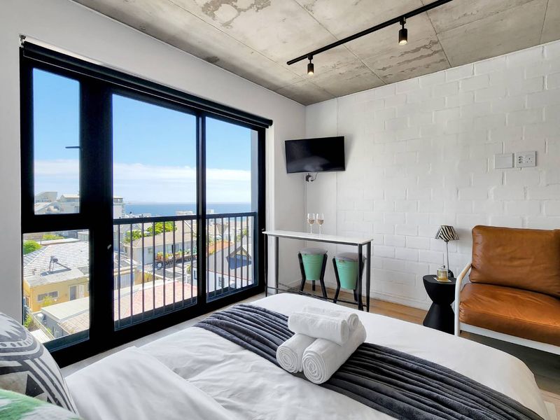 Sea Point Airbnb Spinner! - Photo 9