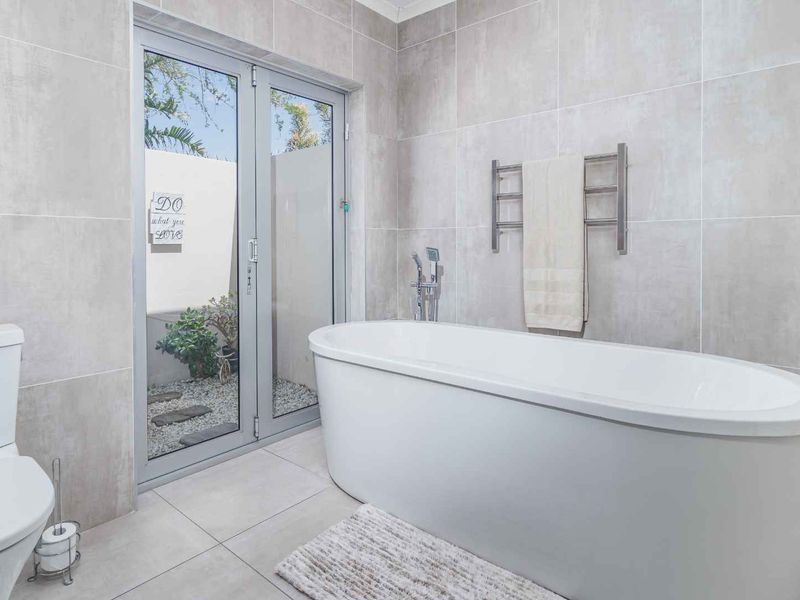 Upmarket Self Catering Tourist Venture for Sale - Photo 2