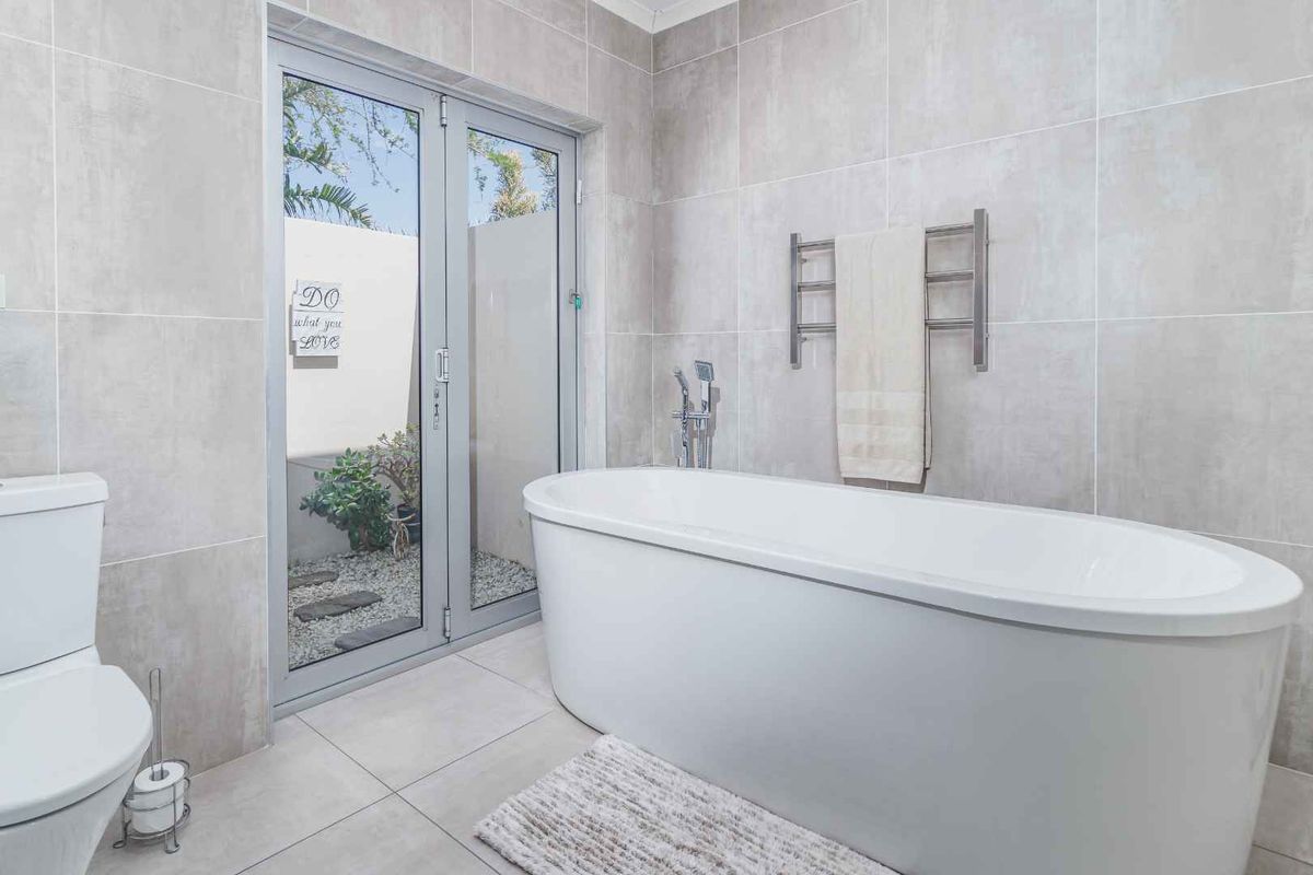 Upmarket Self Catering Tourist Venture for Sale - Photo 2