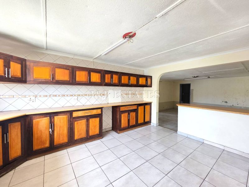 Spacious Property In CBD - Photo 4