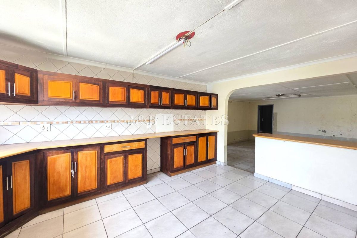 Spacious Property In CBD - Photo 4