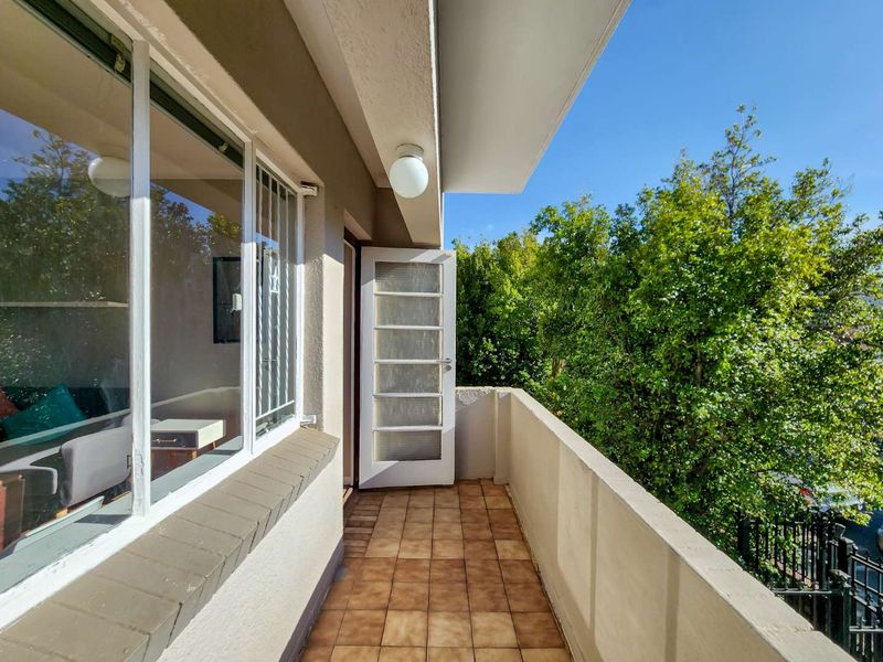 Fabulous flat just off Kloof Street - Photo 9