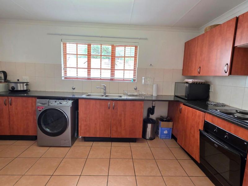 Spacious First floor Apartment - Photo 7