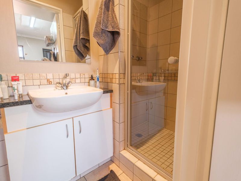 Two bedroom two bathroom apartment in fantastic condition - Hatfield - Photo 10