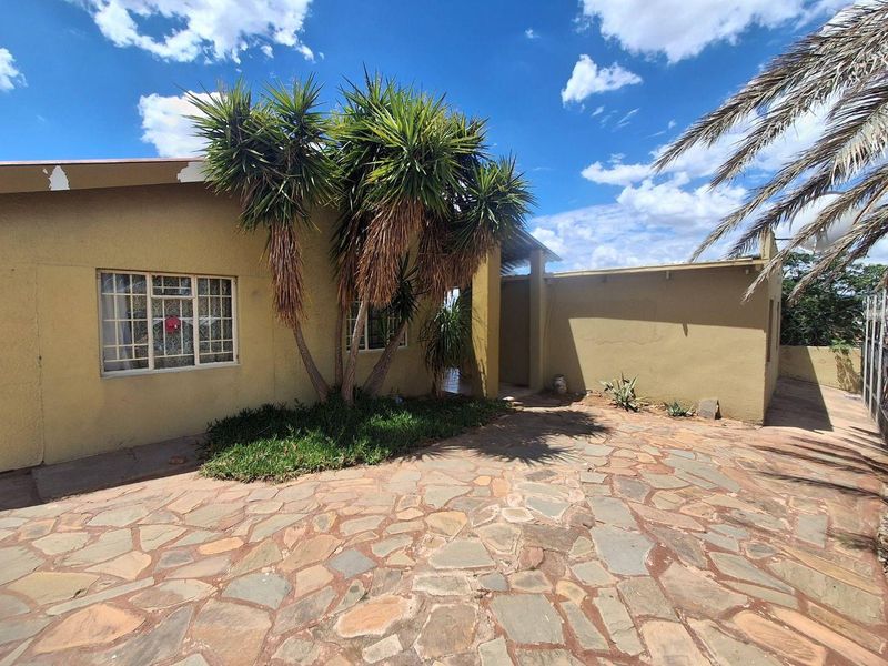 3 Bedroom House For Sale in Dorado Park - Photo 2