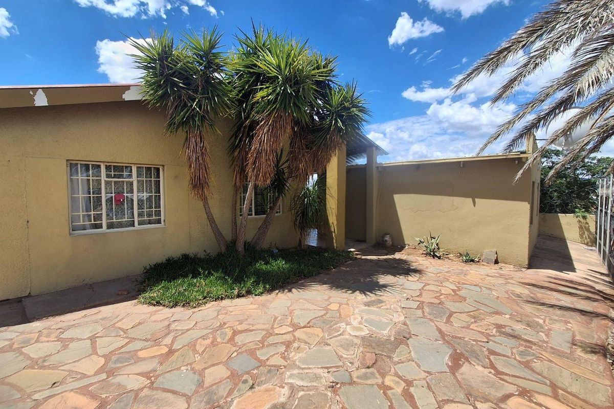 3 Bedroom House For Sale in Dorado Park - Photo 2