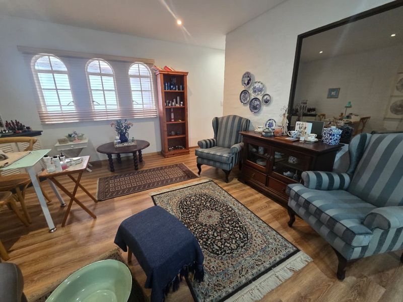 Modern Garden Cottage in Prime Robindale Location – Ideal for a Single Professional - Photo 3