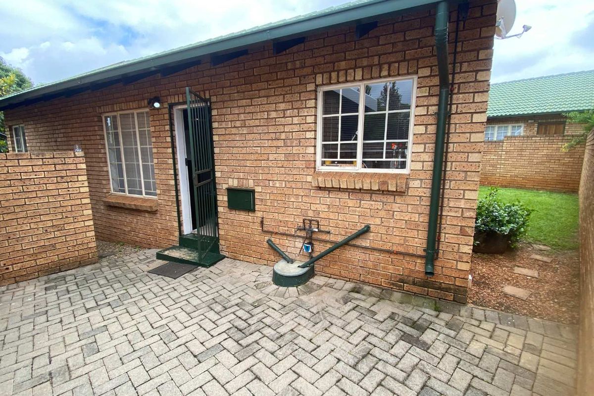 2 Bedroom Townhouse in Highveld Estate. - Photo 3