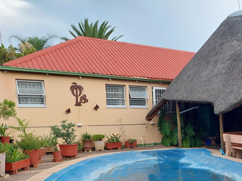 Exclusive Corner Property with Main House and Two Separate Flats – Prime Location in Erospark, Windhoek - Photo 5