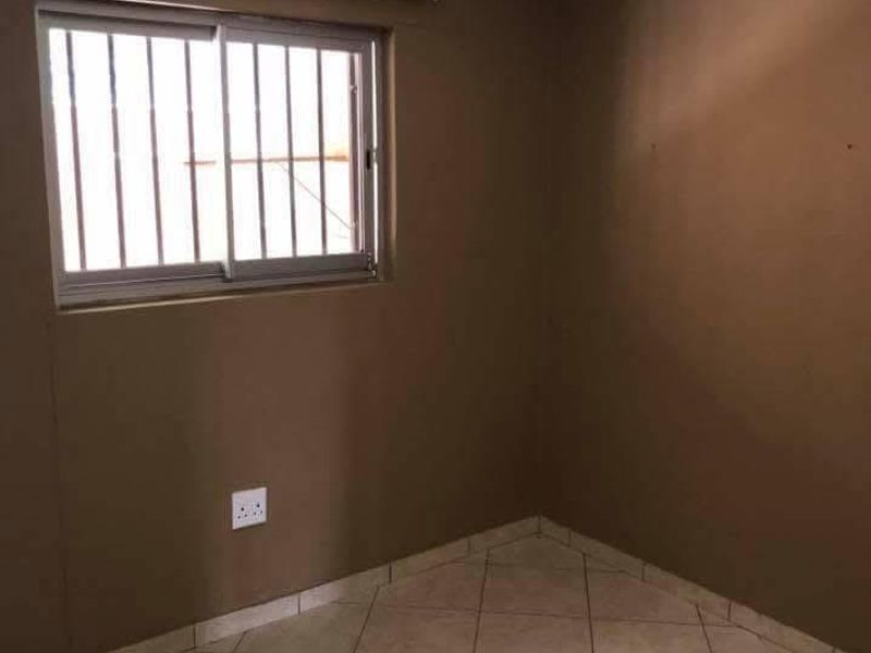 Neat 2 bedroom ground floor unit for sale in Otjomuise - Photo 4