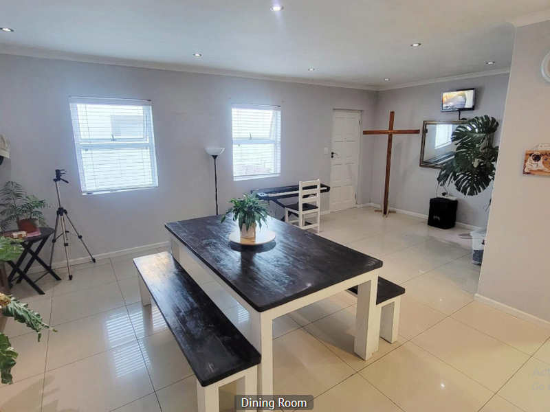 Charming 3-Bedroom Home with Modern Amenities - Photo 2