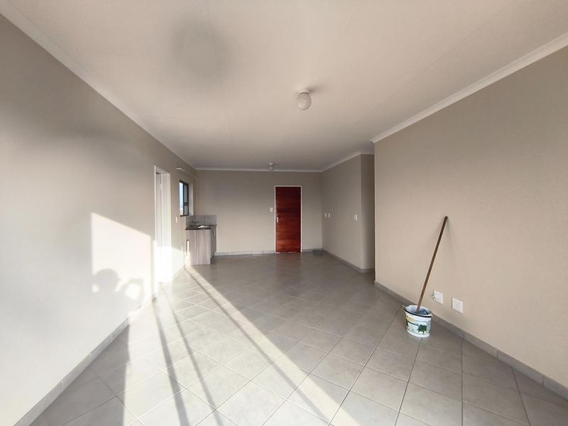 Spacious 3 Bedroom Home for Sale in Windmill Park Ext 32 - Photo 9