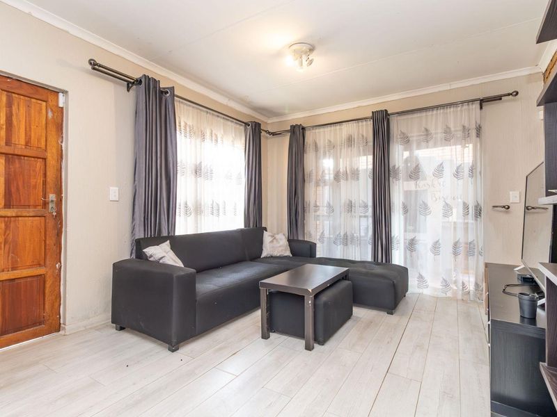 Your Perfect Family Retreat Awaits in Honeydew - Photo 9