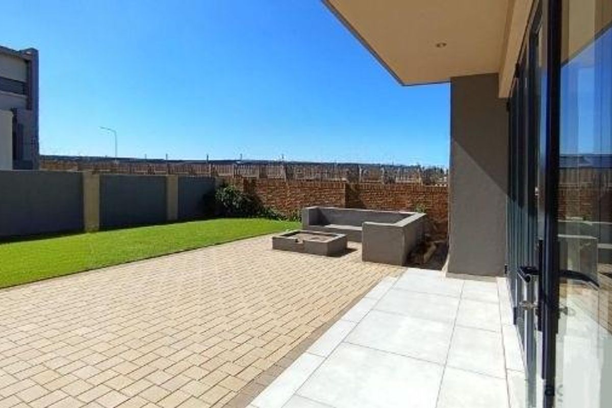 MIDSTREAM RIDGE - 4 BEDROOM HOUSE - Photo 4