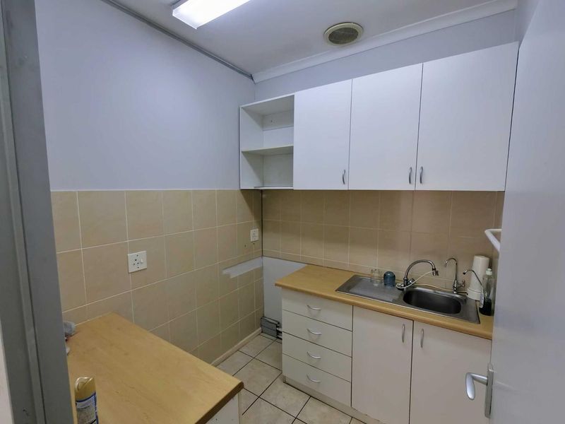 Verstile, Light-Filled Office in Century Square! - Photo 9