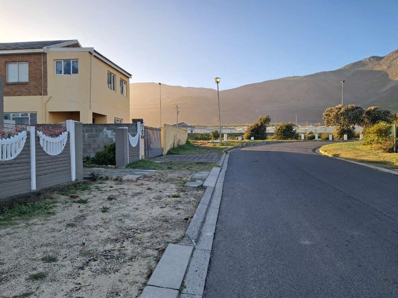 OPEN PLAN COASTAL LIVING - Photo 5