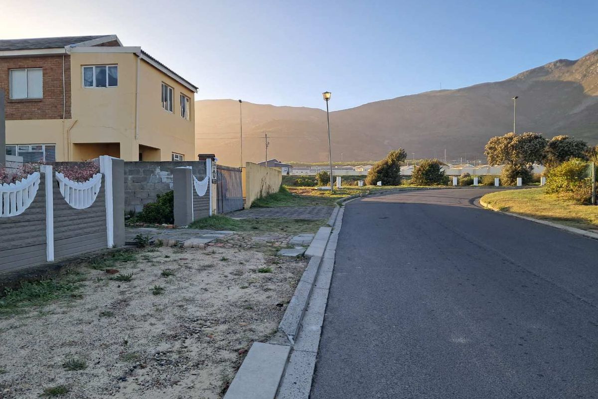 OPEN PLAN COASTAL LIVING - Photo 5