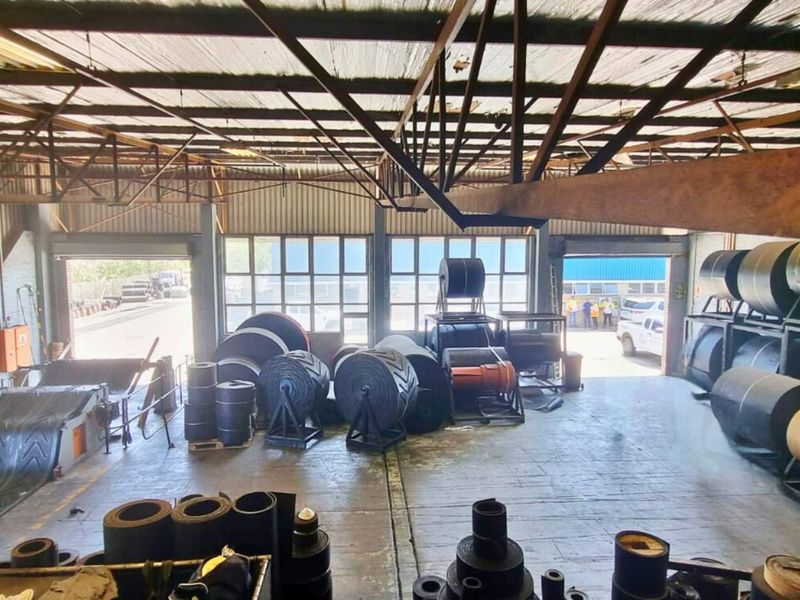 Combined light-industrial offering ±594 m2 (Multiple Units). Multiple roller shutters, yard circulation, high N2 visibility. Avail. Mar–Apr 2026 - Photo 5