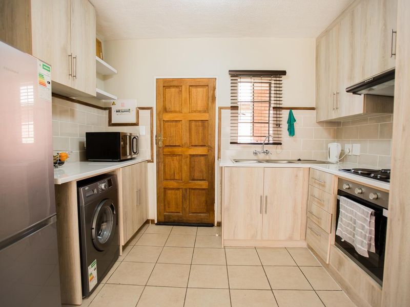 2 Bedroom Townhouse with a Private Garden - Photo 3