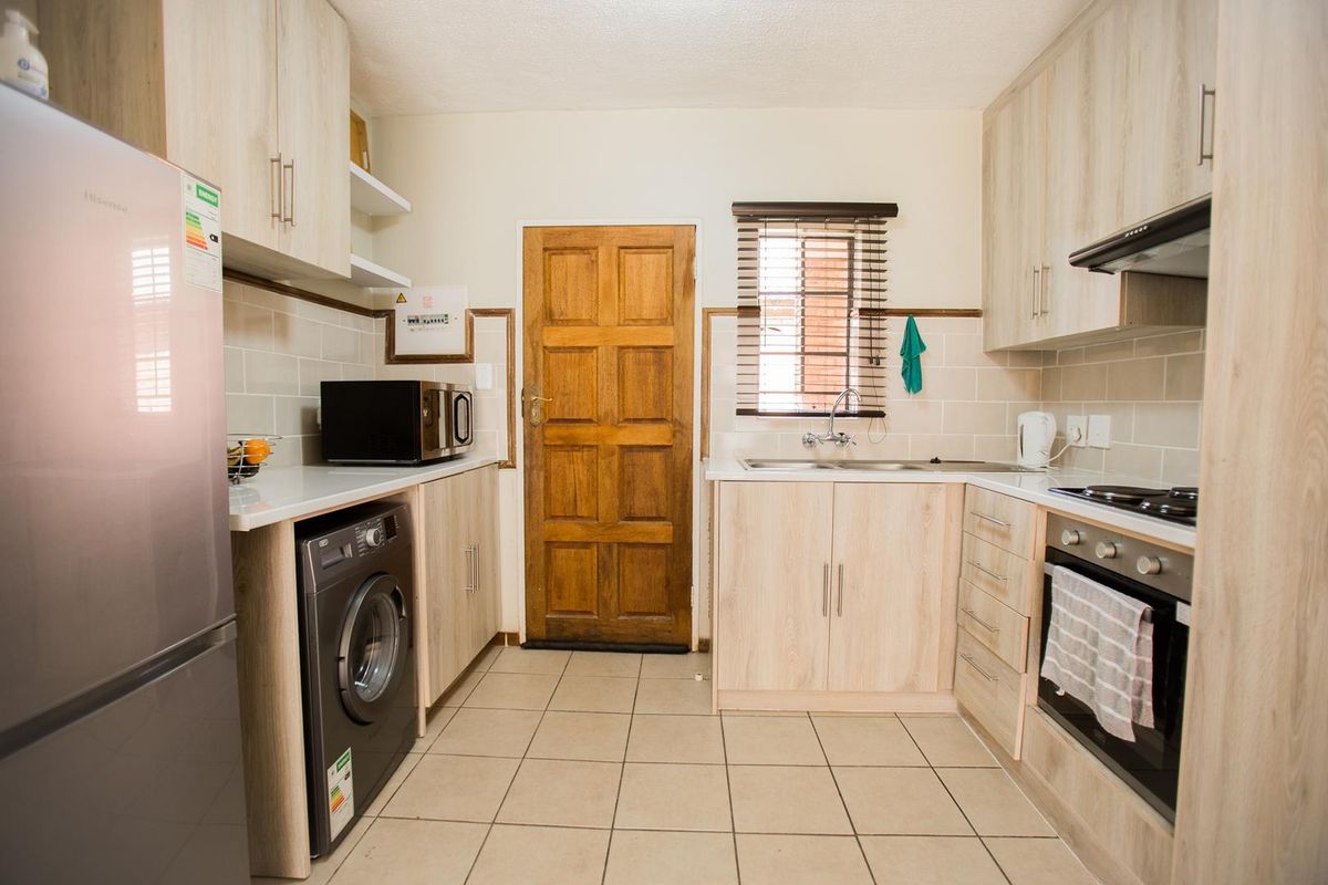 2 Bedroom Townhouse with a Private Garden - Photo 3