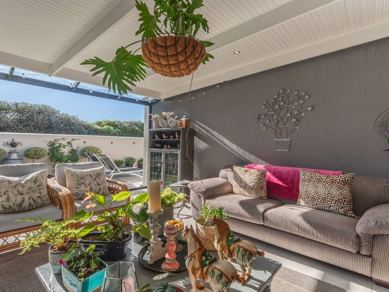Beautifully Appointed Single-Level Home - Photo 5