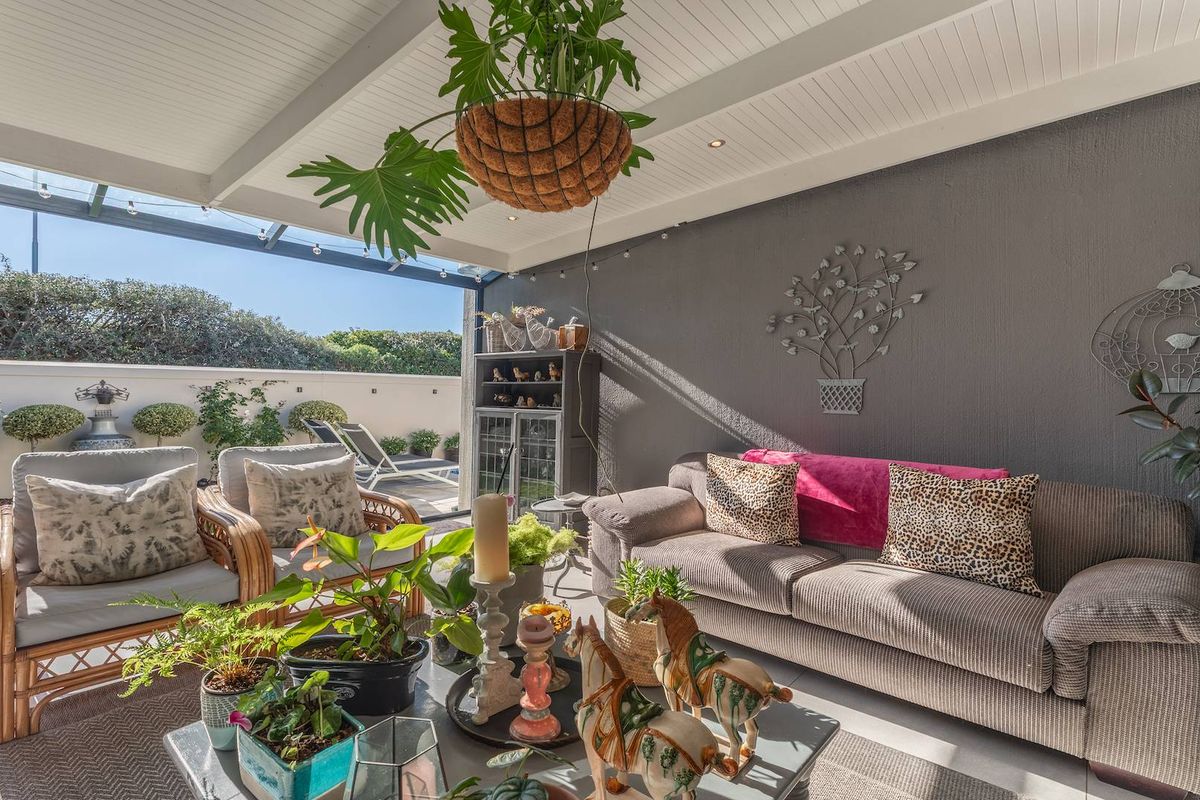 Beautifully Appointed Single-Level Home - Photo 5