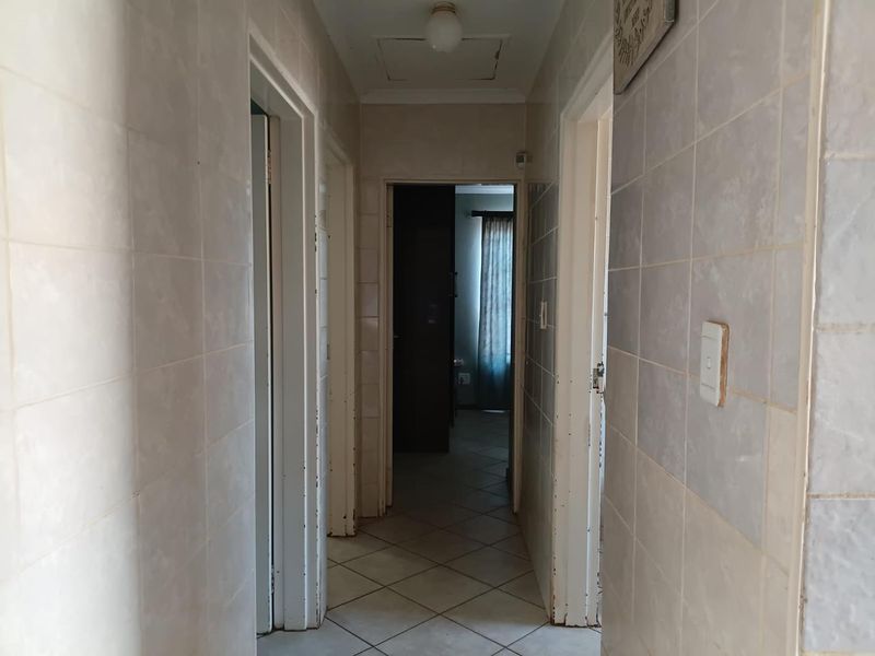 Spacious 3-Bedroom, 2-Bathroom Family Home in a Prime Pretoria Location - Photo 10