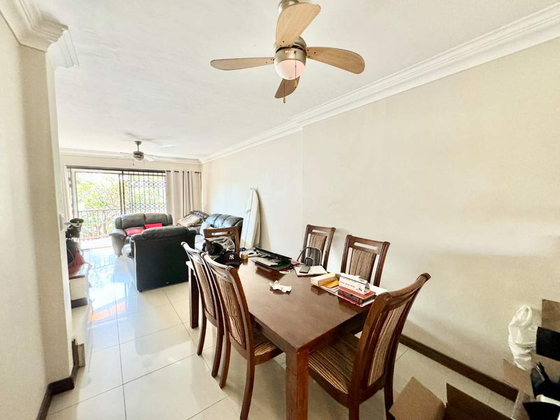 Hendra Estates - Stunning Furnished Triplex Unit For Rent In Umhlanga Rocks! - Photo 6