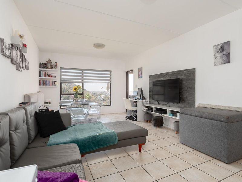 Modern Living with Golf Course Views - Photo 4