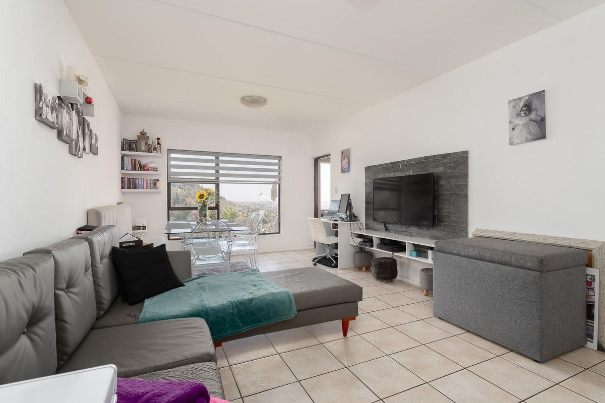 Modern Living with Golf Course Views - Photo 4