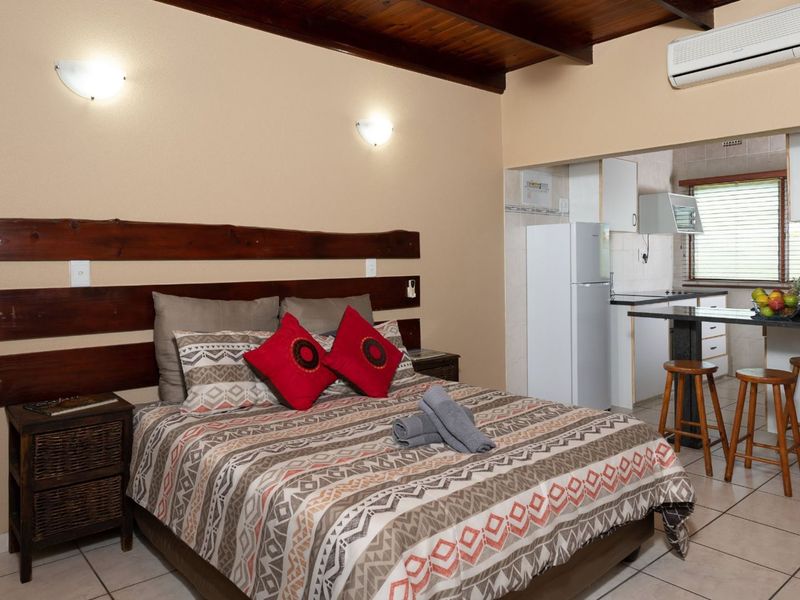 2-bedroom Apartment in ST LUCIA - Photo 2