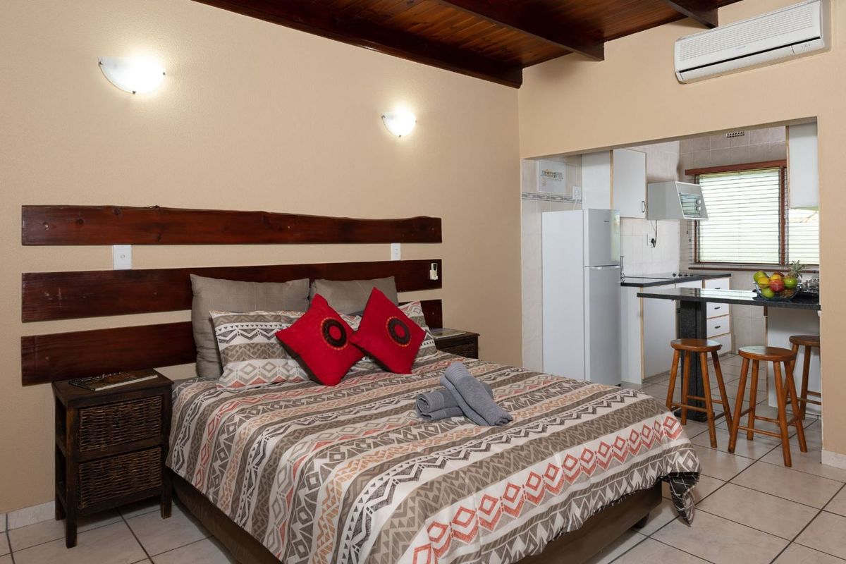 2-bedroom Apartment in ST LUCIA - Photo 2