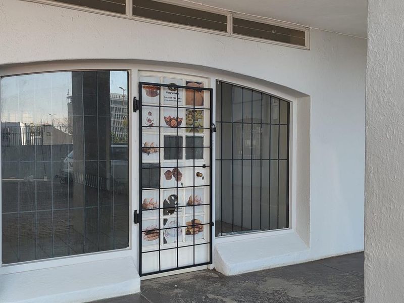 Unlock the potential with this prime space - Photo 6