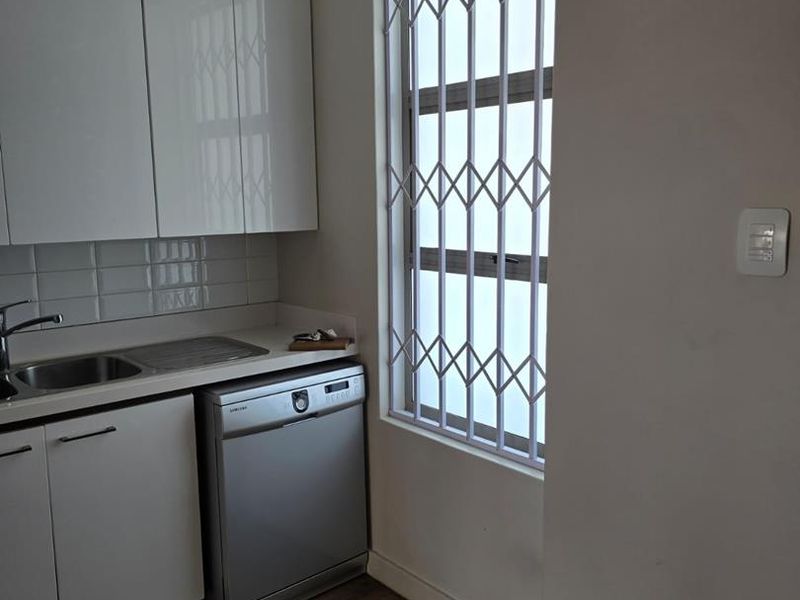 ATTRACTIVE AND SECURE 3 BEDROOM APARTMENT FOR RENT - Photo 7